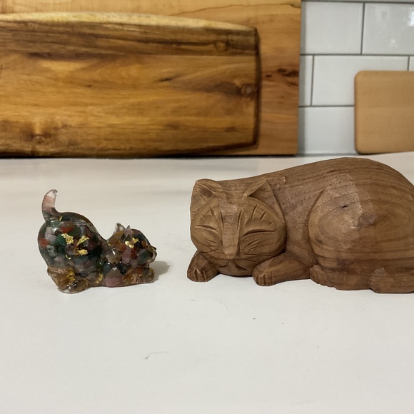 VTG Hand Carved Wooden Cat Figure Curled Up Sleeping & Small Resin Cat Figure - Picture 6 of 8